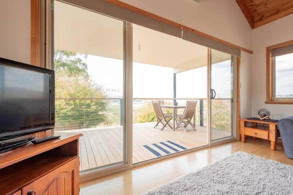 Private 2 Bedroom Cabin Retreat Legana Buitenkant foto